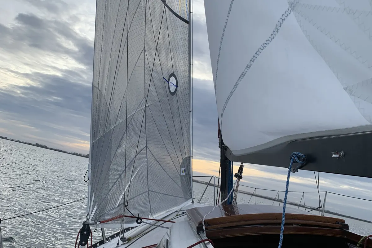 Toerzeilen van dacron op een Oceaan 25